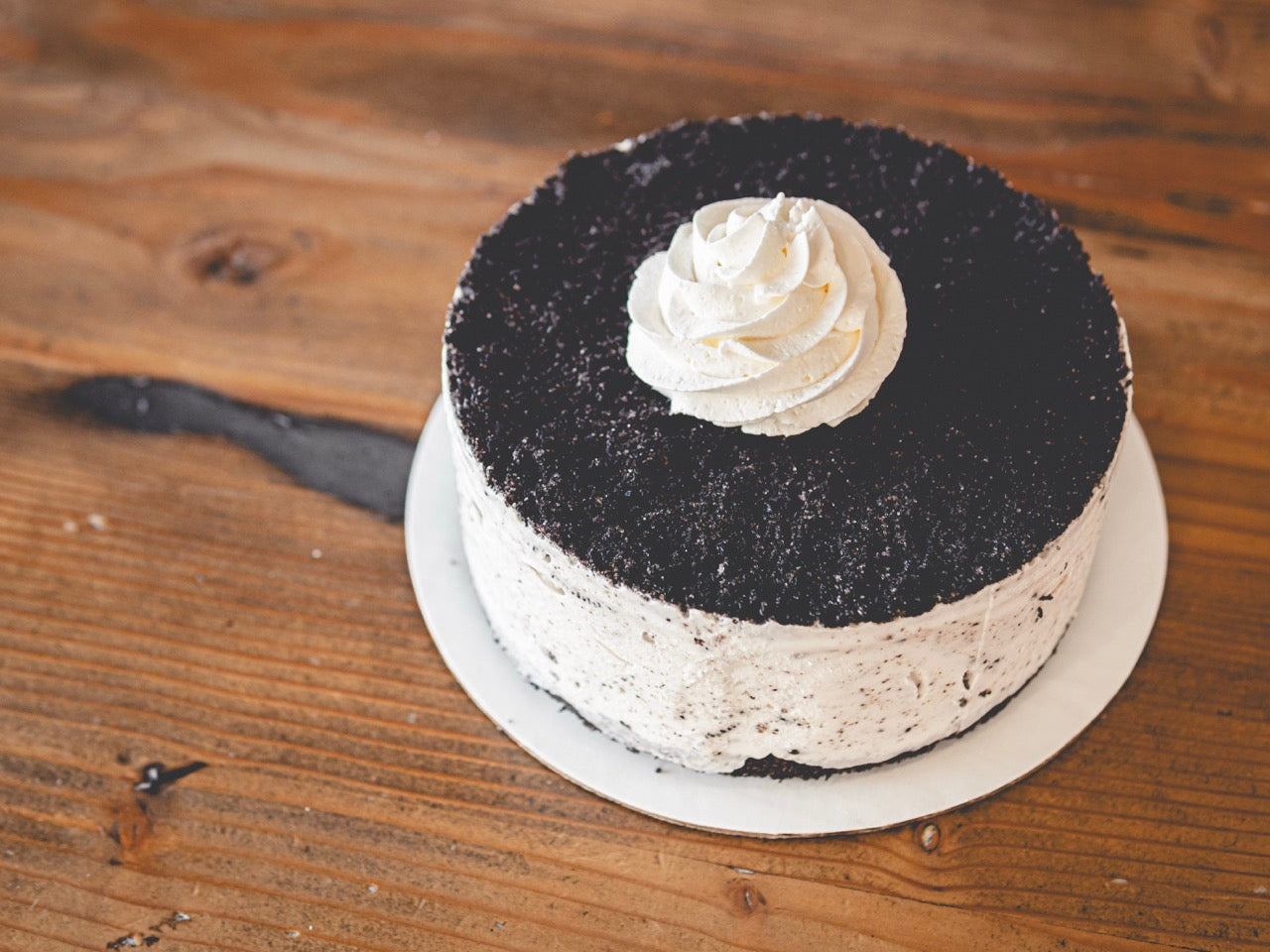 The Friendly Cookies & Cream Cake