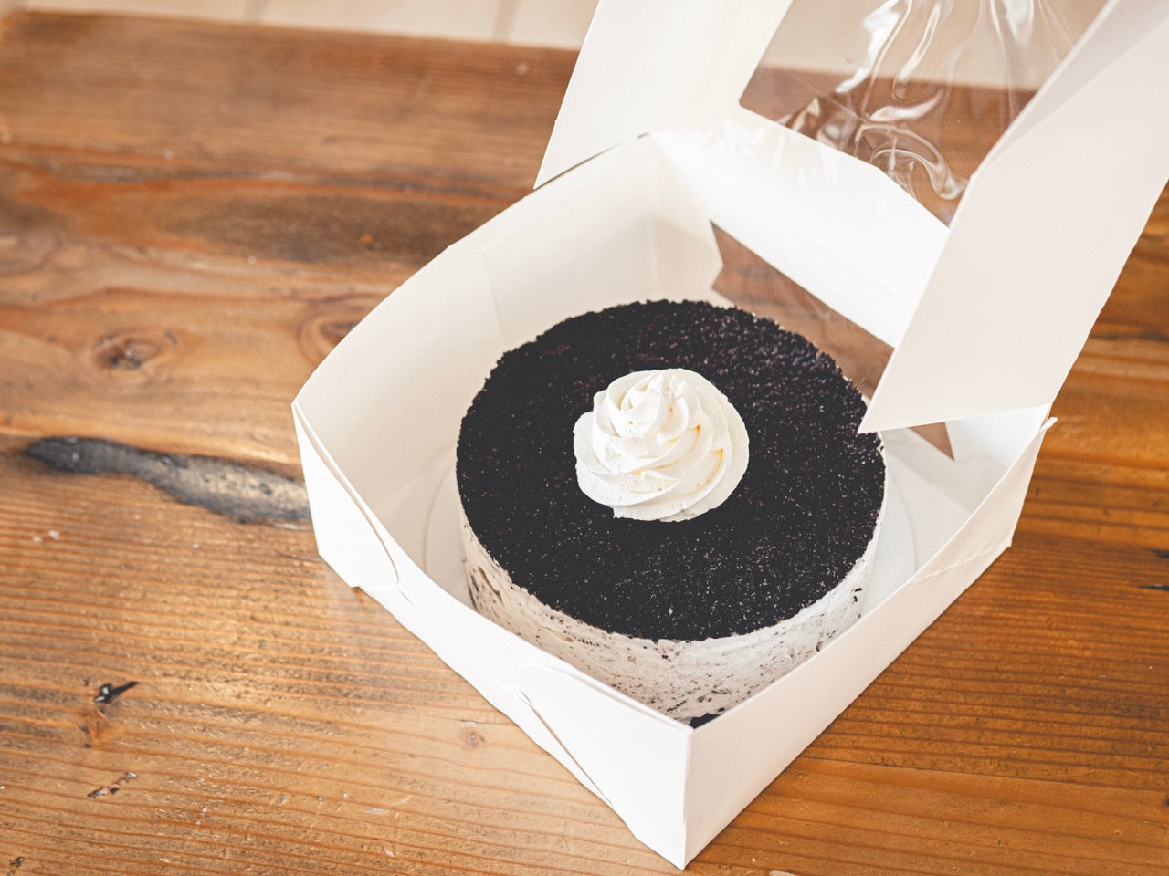 The Friendly Cookies & Cream Cake